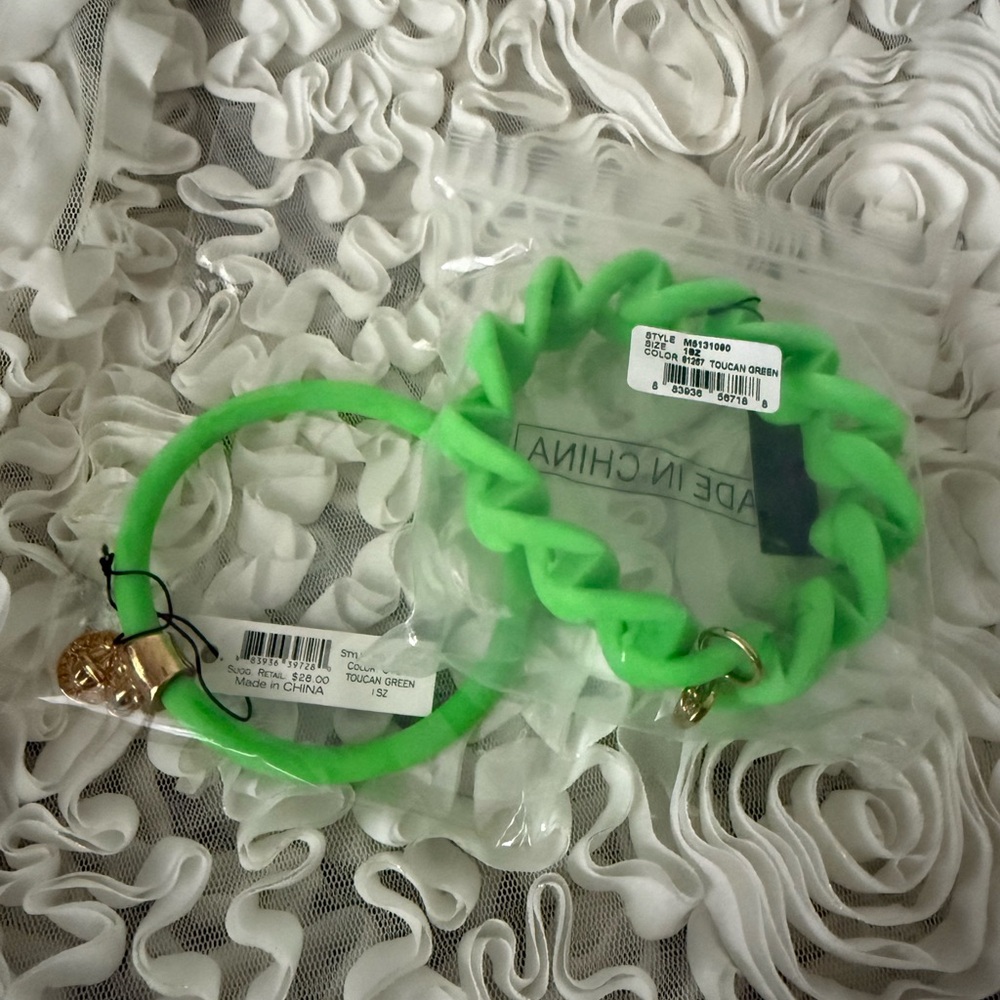 BNWT! Marc Jacobs Bracelet Tuscan green with gold Charm -2